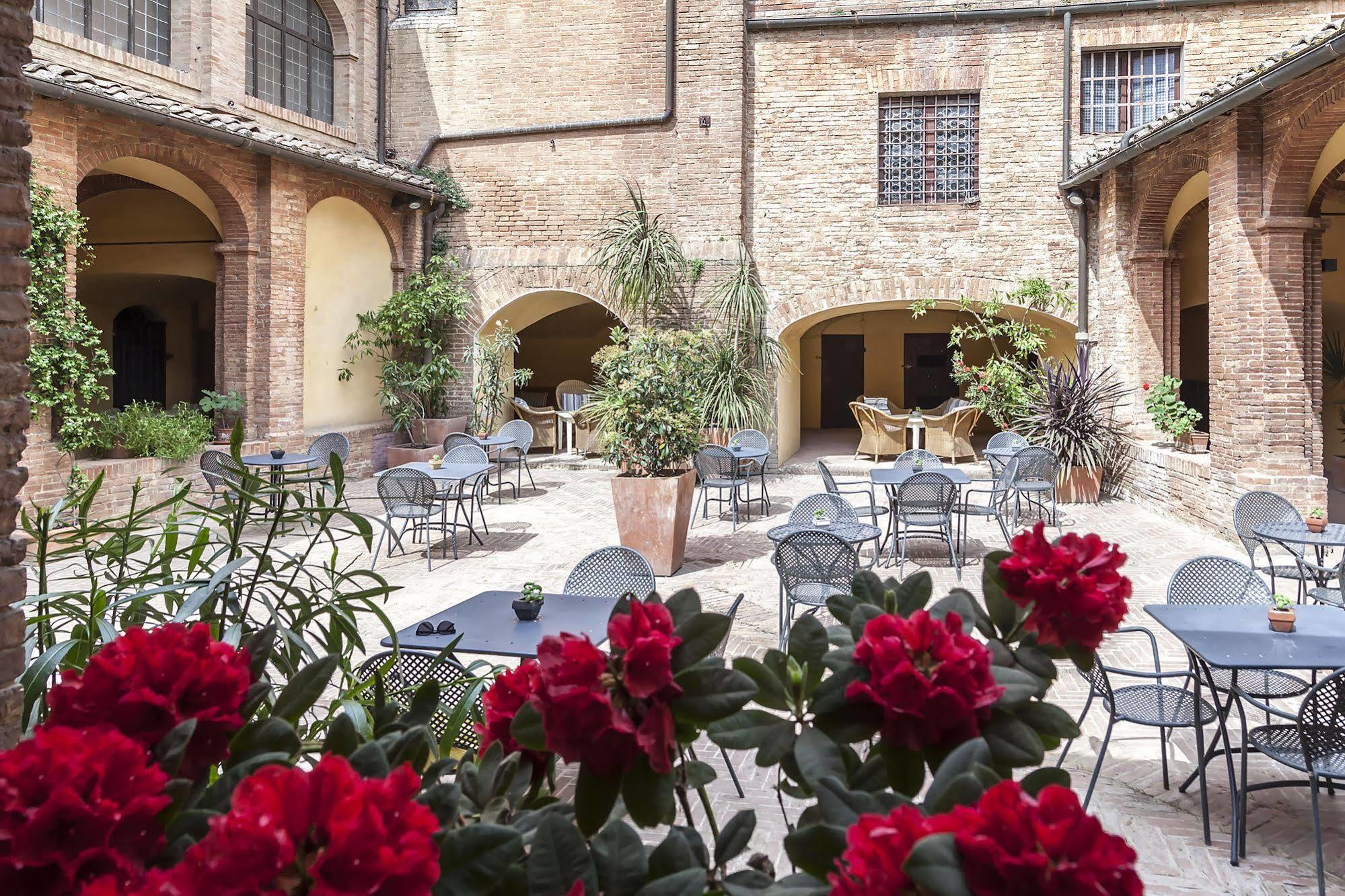 Il Chiostro Del Carmine Hotel Siena Luaran gambar
