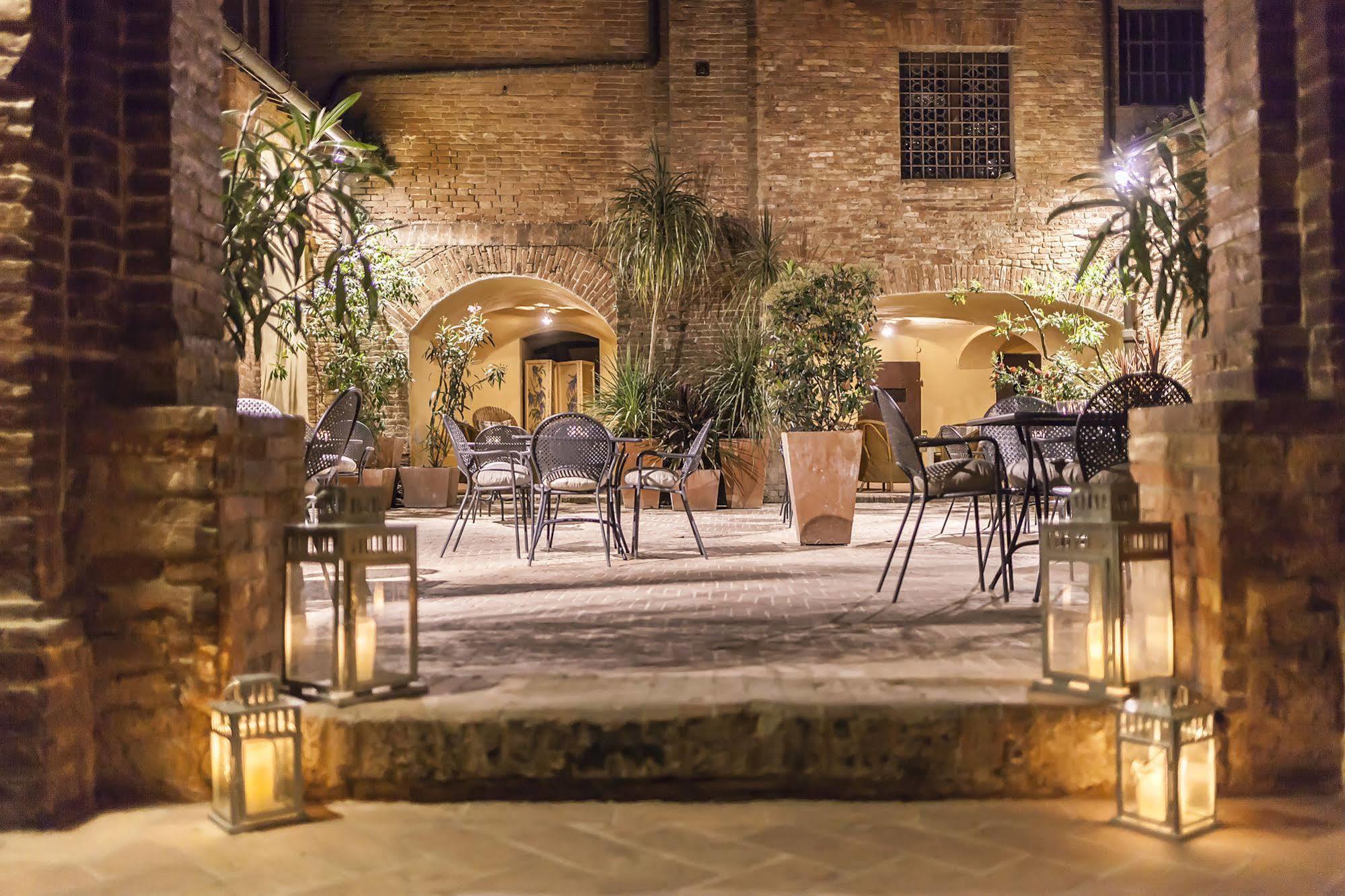 Il Chiostro Del Carmine Hotel Siena Luaran gambar