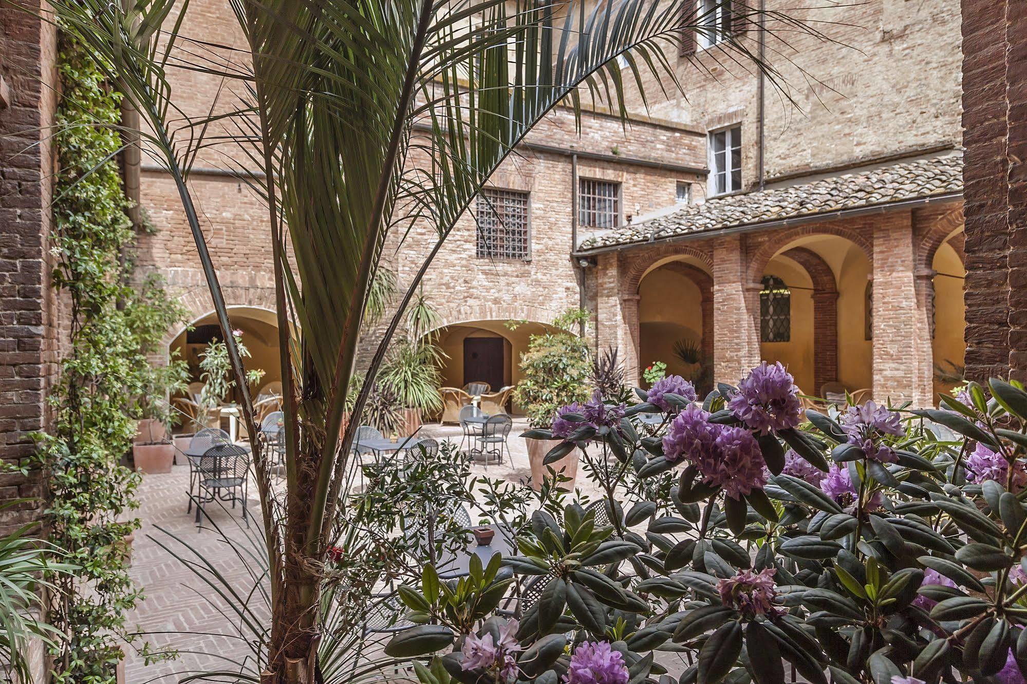 Il Chiostro Del Carmine Hotel Siena Luaran gambar