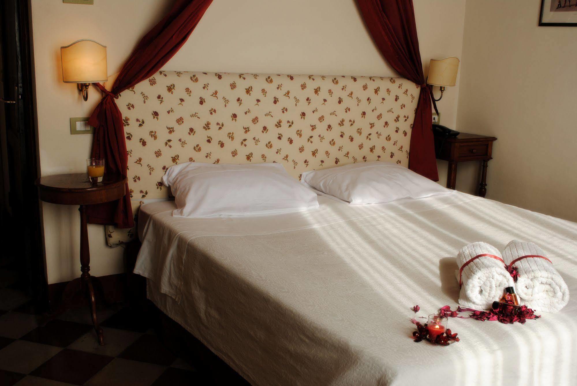 Il Chiostro Del Carmine Hotel Siena Luaran gambar