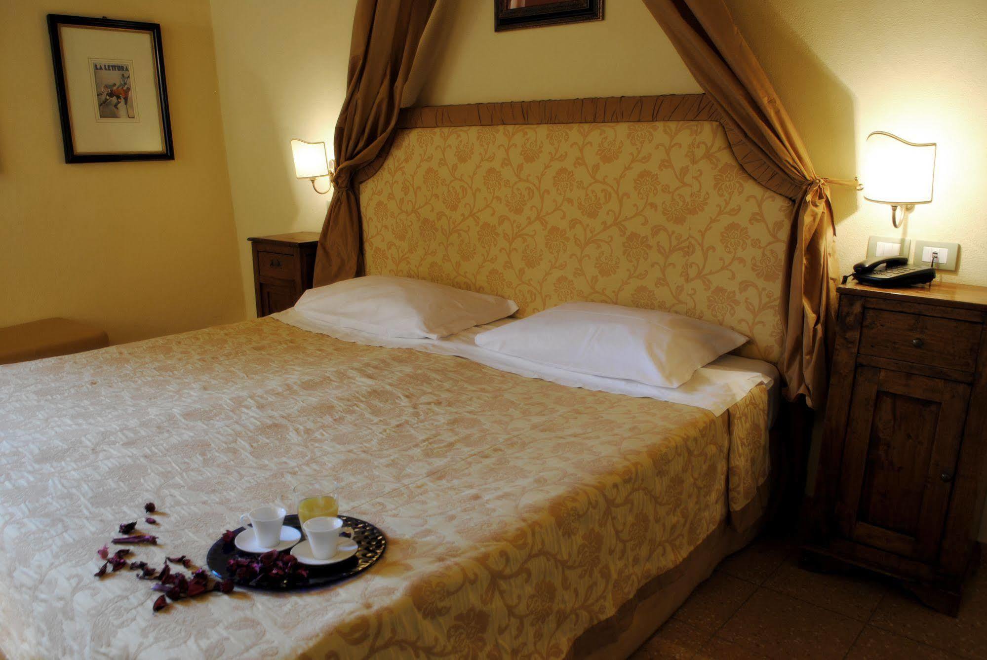 Il Chiostro Del Carmine Hotel Siena Luaran gambar
