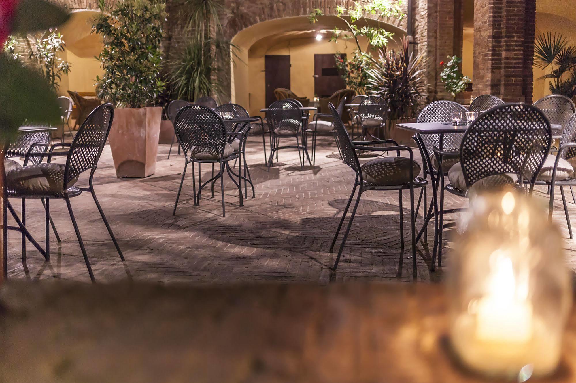 Il Chiostro Del Carmine Hotel Siena Luaran gambar