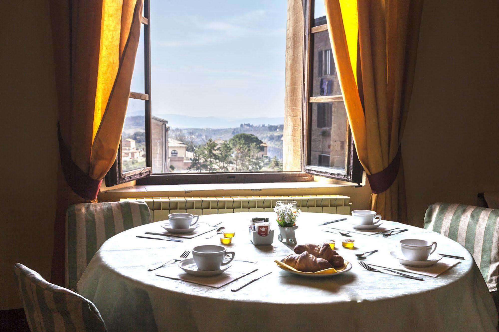 Il Chiostro Del Carmine Hotel Siena Luaran gambar